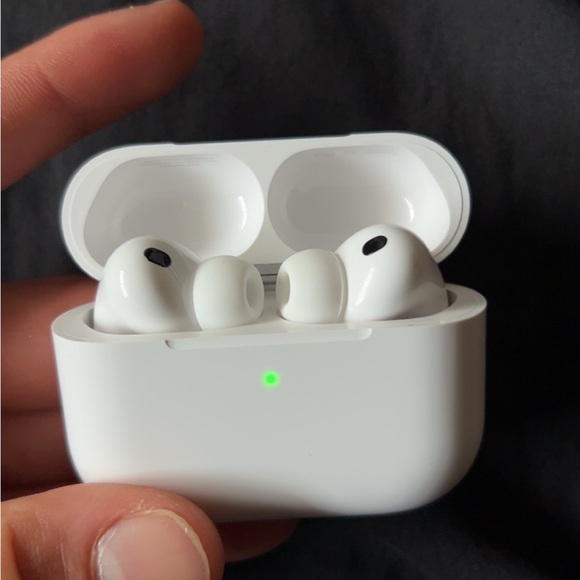 Apple AirPods Pro 3 - Picture 2 of 3